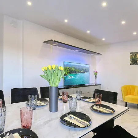 Amazing In With Wifi 公寓